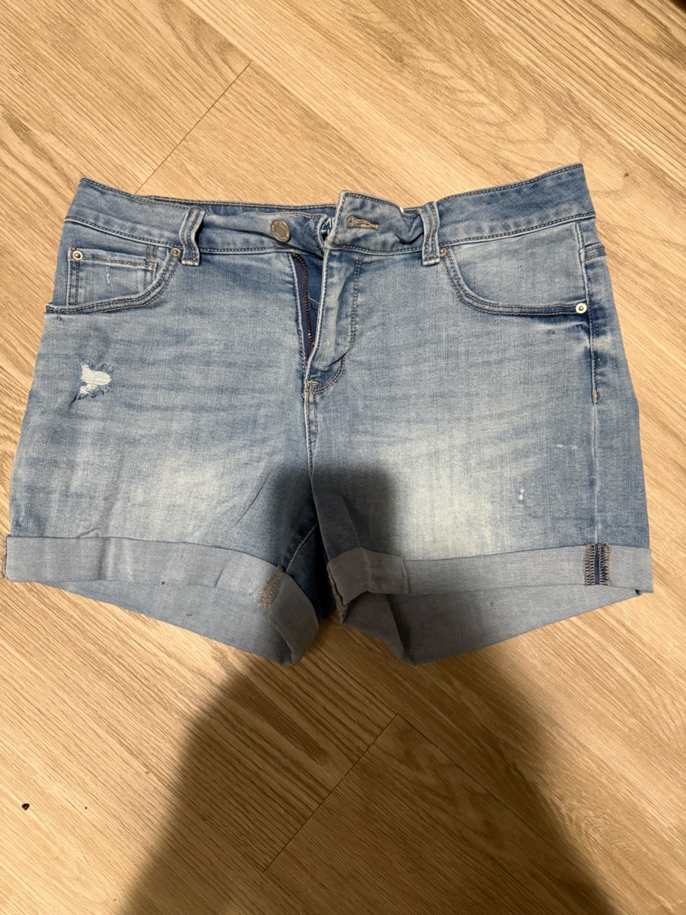 Time and Tru Light Blue Denim Relaxed Shorts